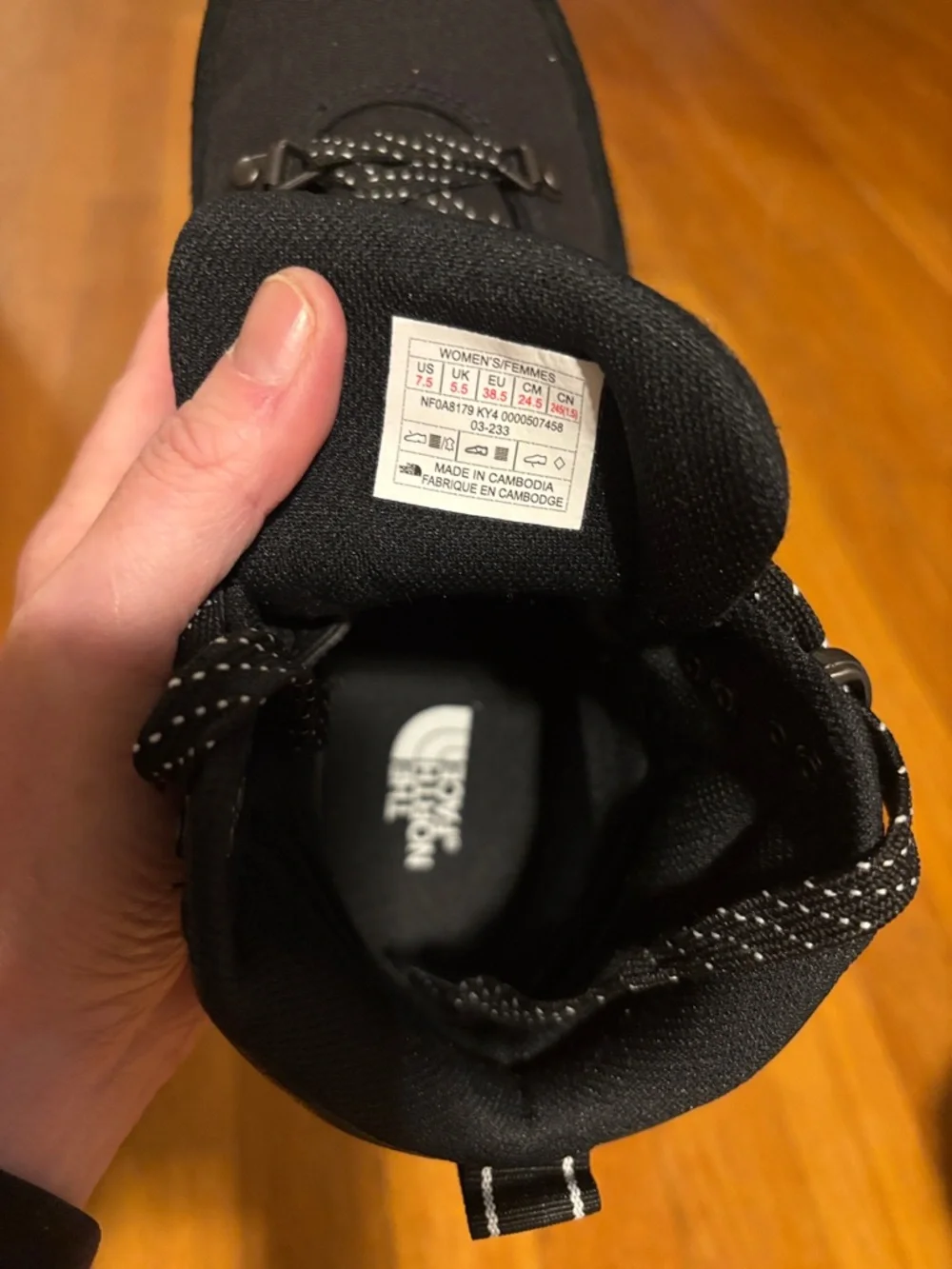 North Face W’s Back-To-Berkeley IV 7.5 Textile Wtrprf boots in Black/White+Box
